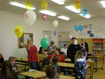 I 9. třída se účastnila pouštění balónků